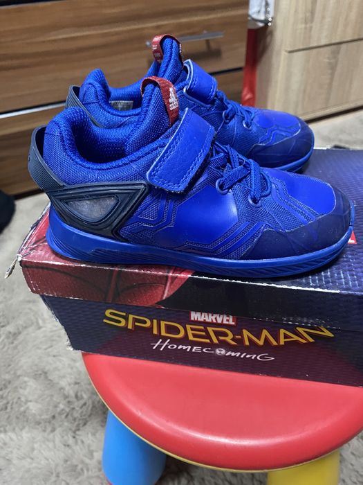 Маратонки adidas