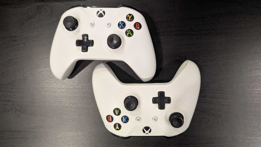 Xbox One S 1Тб + 2 геймпада