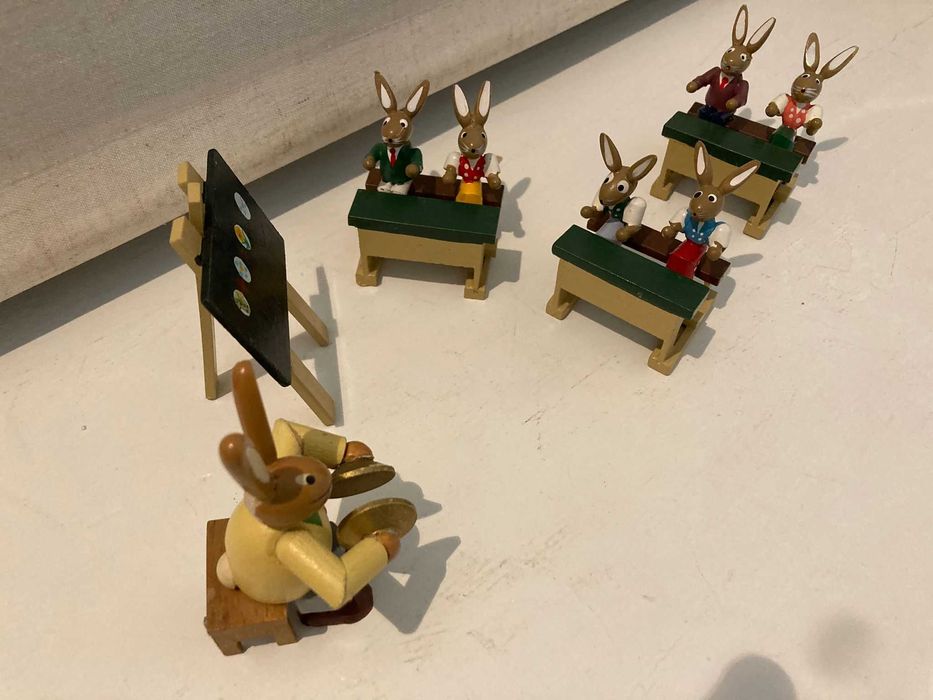 figurine din lemn sezon paste vechi Erzgebirge  Scoala de iepurasi
