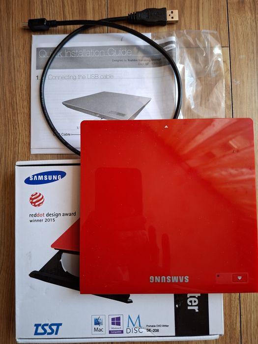 Samsung DVD extern se conectează usb.