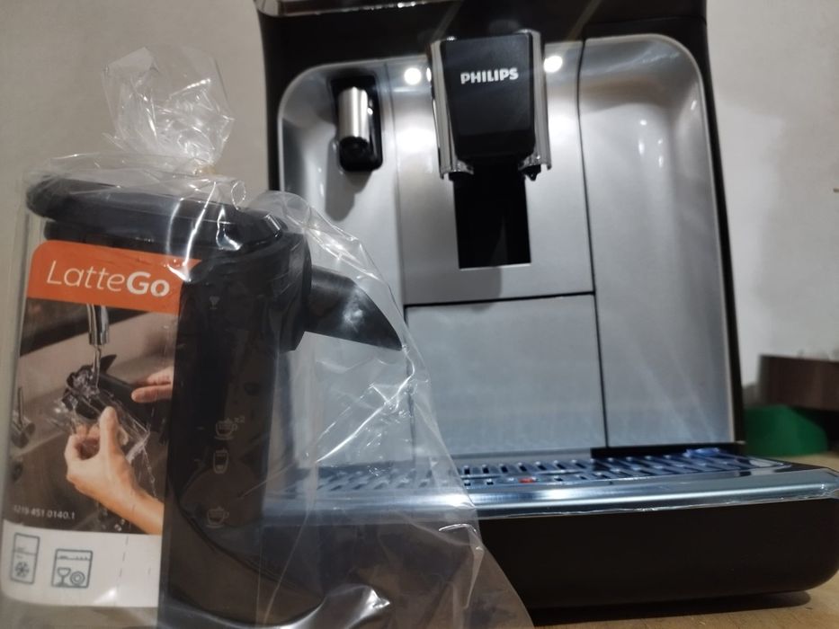 Espressor automat Philips seria 5500 icecoffe LatteGo