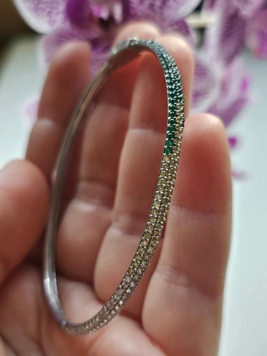 Красива сребърна гривна с цветни циркони