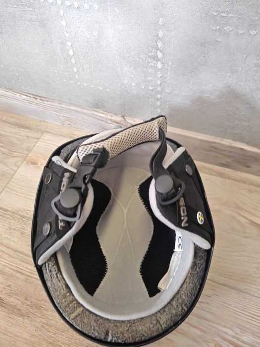 Ски екип: Каски Smith и Tenson, Ръкавици Level Gore-Tex