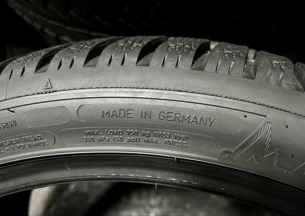 като Нови! 225/45/18 DUNLOP зимни гуми