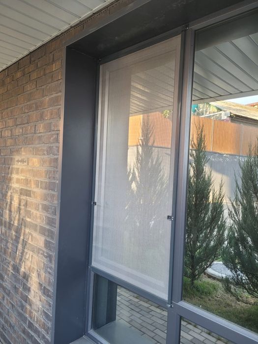 Москитные сетки на окна и двери