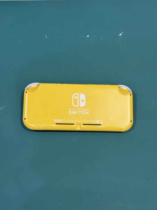 Продаю Nintendo Switch Lite жёлтый