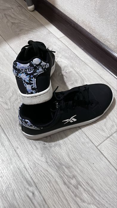 Продам черный Reebok