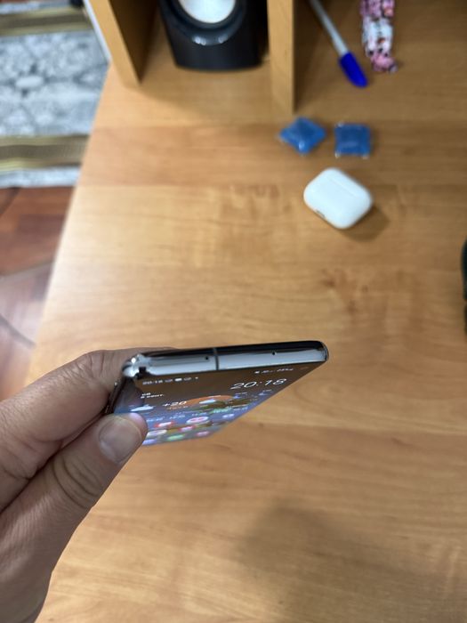 Продам смартфон Samsung Galaxy S10