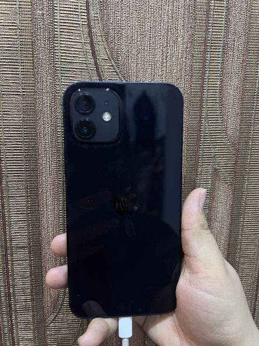 Продам Айфон 12 128