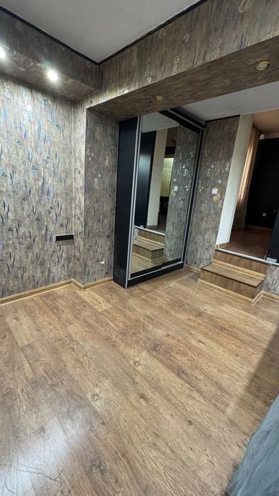 Срочно Продаётся ШРуставели 2в3/5/5 ремонт средний с мебелью !