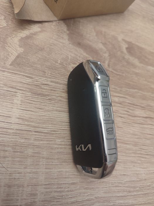Ключ kia k5 2021+ с 4 кнопками