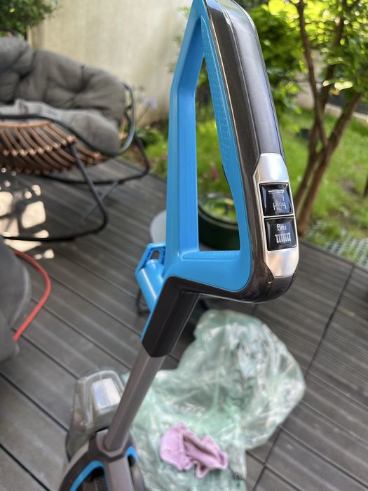 Aspirator vertical cu spalare Bissell Crosswave