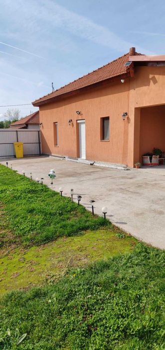 Vand casa in sat liniștit,detalii watap 0035796298810