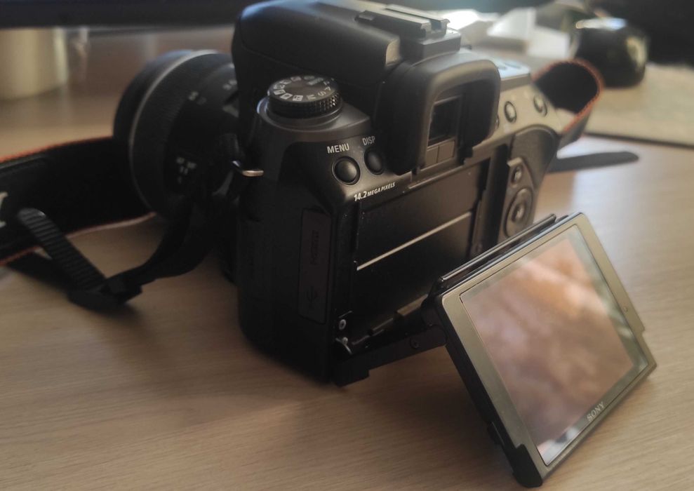 Срочно продам фотоаппарат SONY альфа 550 и вспышку SONY HVL-F42AM
