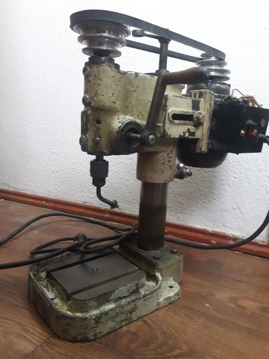 Срочно продаю станок сверлильный