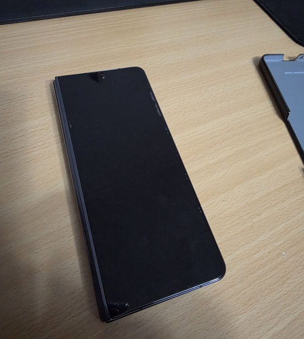 Samsung fold 5 in stare foarte buna tinut doar in huse safe