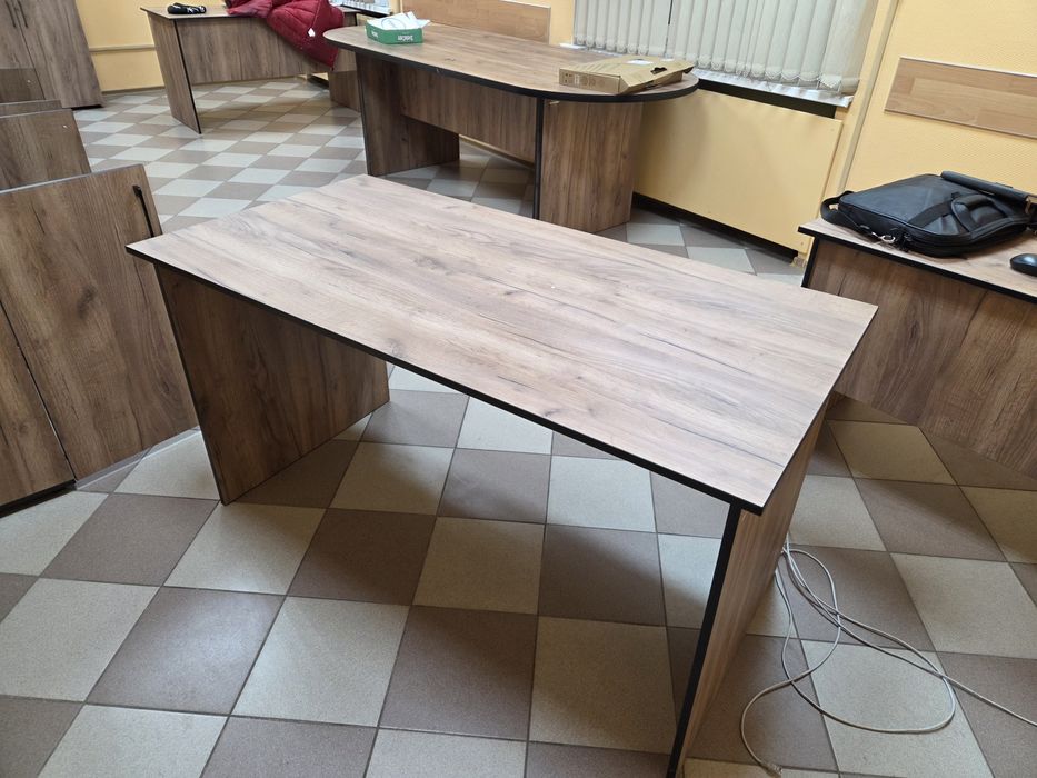 Продам столы 2 шт .размер 140*70