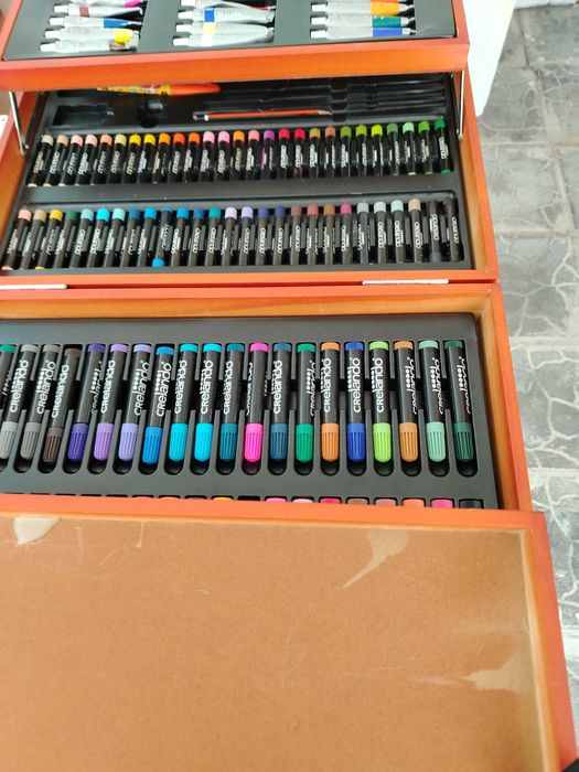 Куфар на 2нива с фулмастери бои пастели