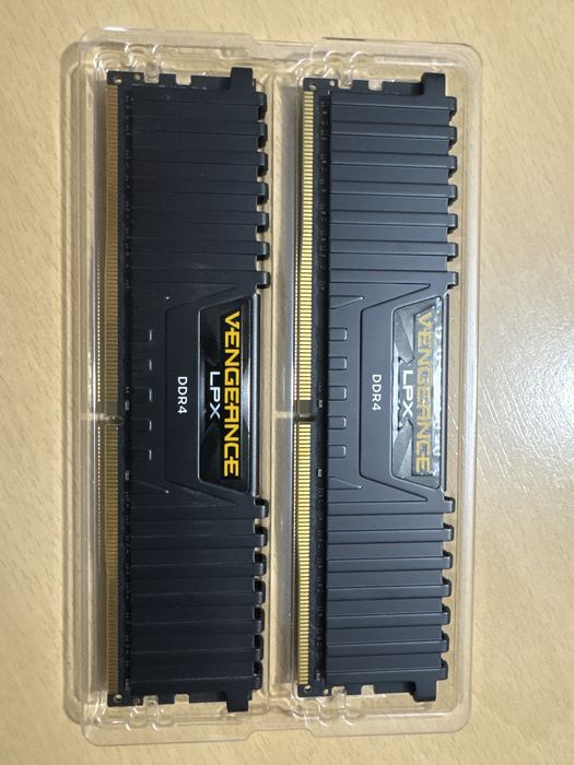 Memorie ram Corsair Vengeance LPX negru 16gb