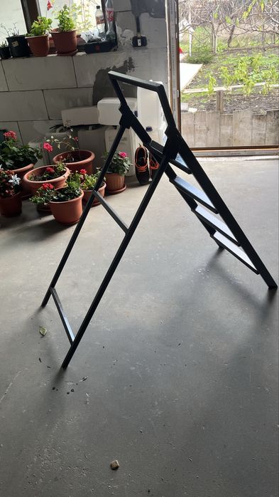 Scara metal 4 trepte foarte utila interior