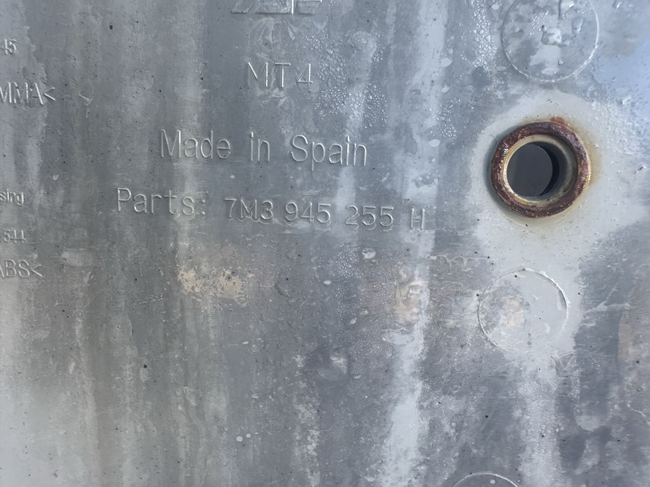 Среден панел със вътрешни стопове за VW Sharan 2000-2004г.!