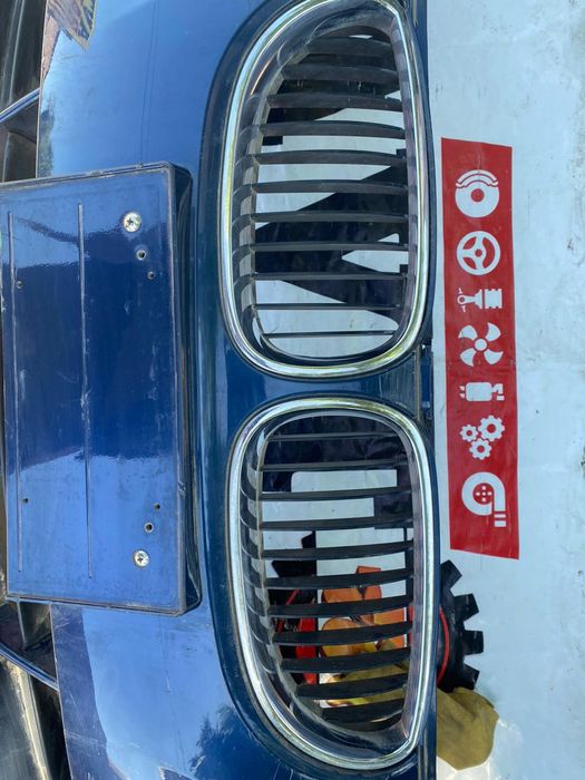 Передний бампер БМВ Е60 в оригинале.