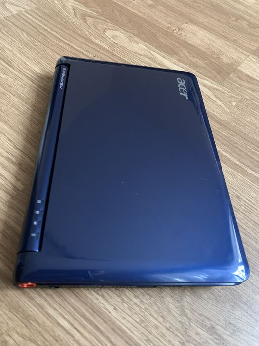Mini Laptop Acer defect pentru piese .