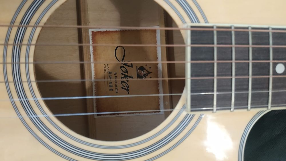 Музыкальный инструмент гитара