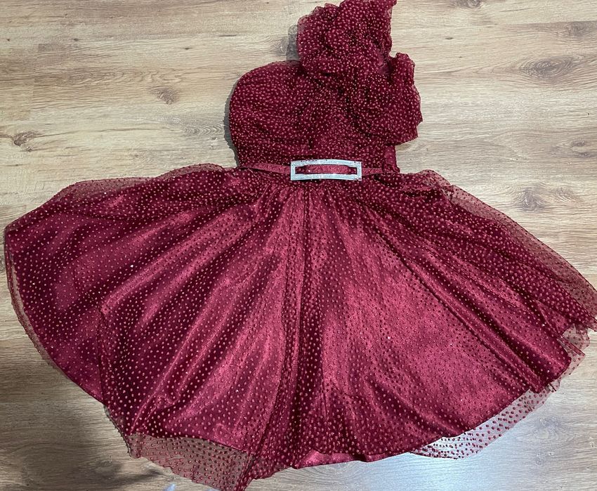 Rochie de seară pentru evenimente.