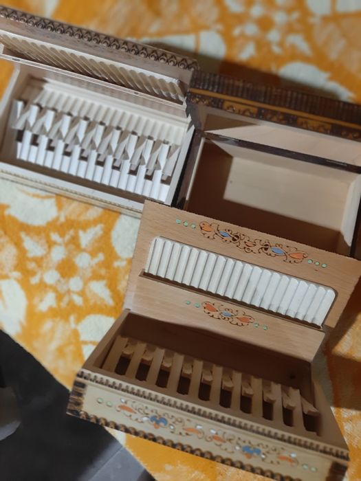 Табакери и дървена кутия