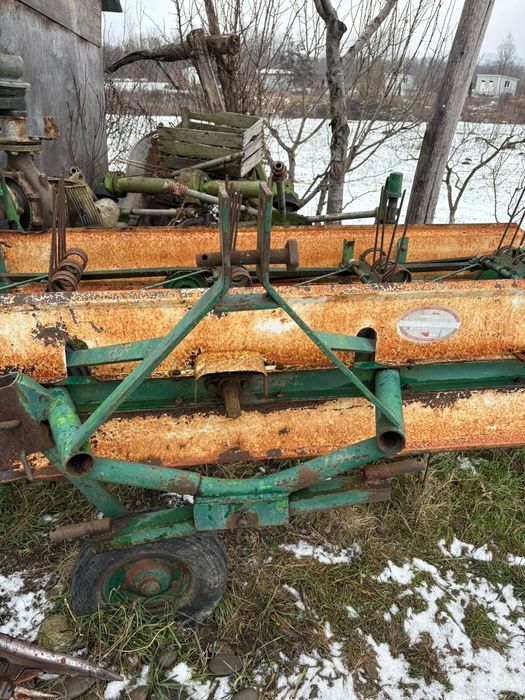 Vând.       greblă