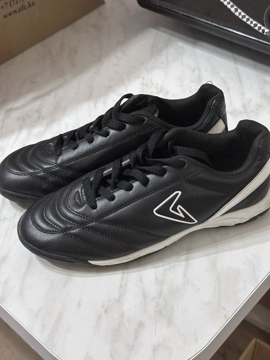 Кросовки шипованные 38-39