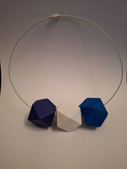 Coliere handmade cu mărgele geometrice din lemn – design modern