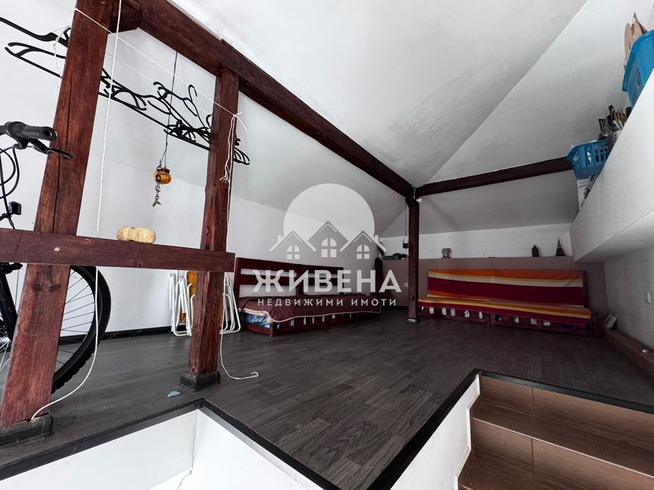 Продава къща с басейн и голям двор, с.Ветрино