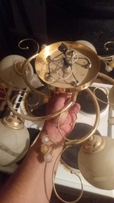 продам люстру пять плафонов