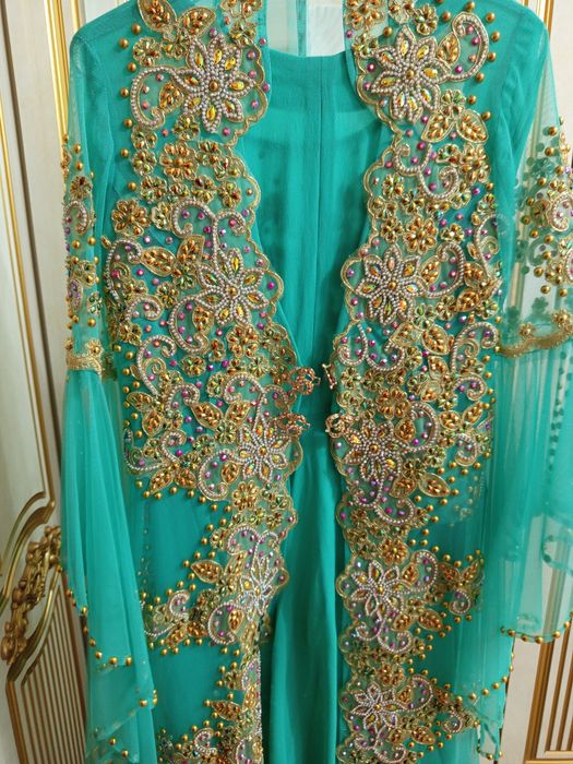 Abaya kelinlik sarpo koʻylagi sotiladi