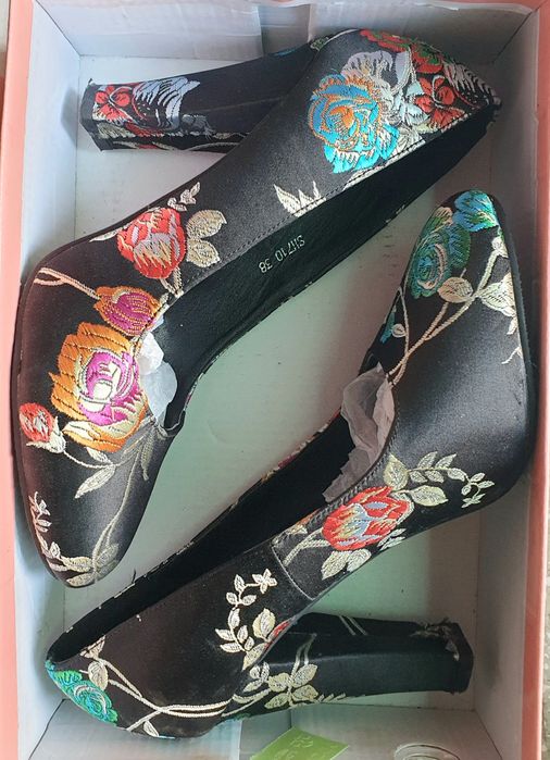 Pantofi toc broderie florala 37