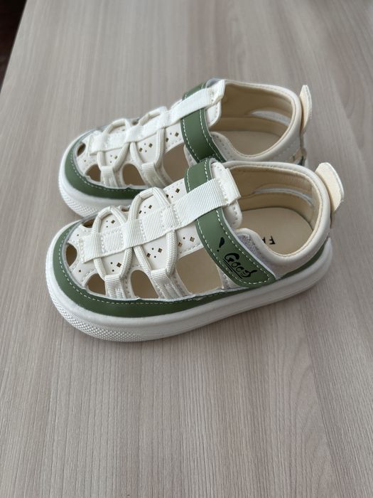 Продам новые сандали