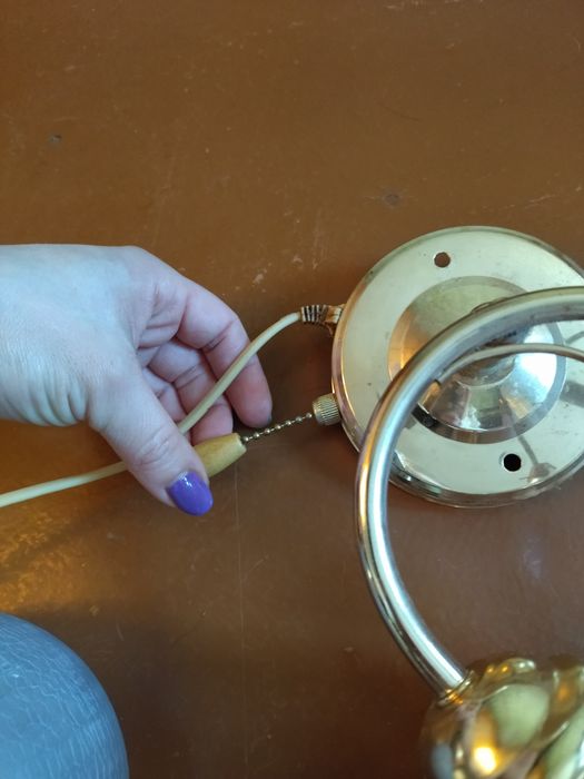 Продам светильник настенный