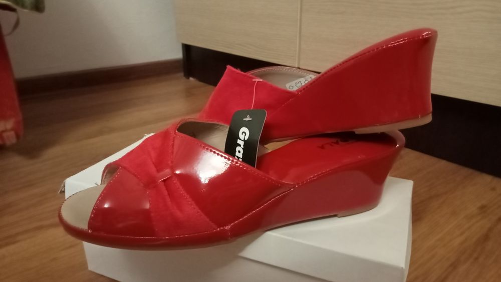 Женские шлепки.Новые.