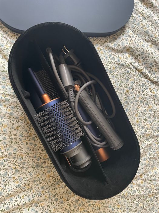 Продавам Dyson airwrap