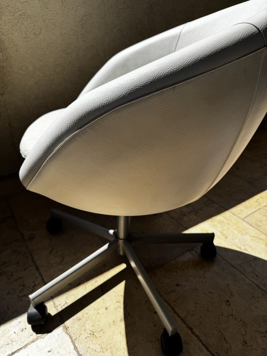 Scaun rotativ piele ecologica