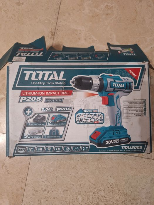 Masina de găurit  cu percutie/filetanta NOUA și acumulator TOTAL