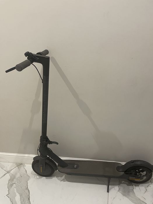 Электро самокат Xiaomi Mi Essential Scooter