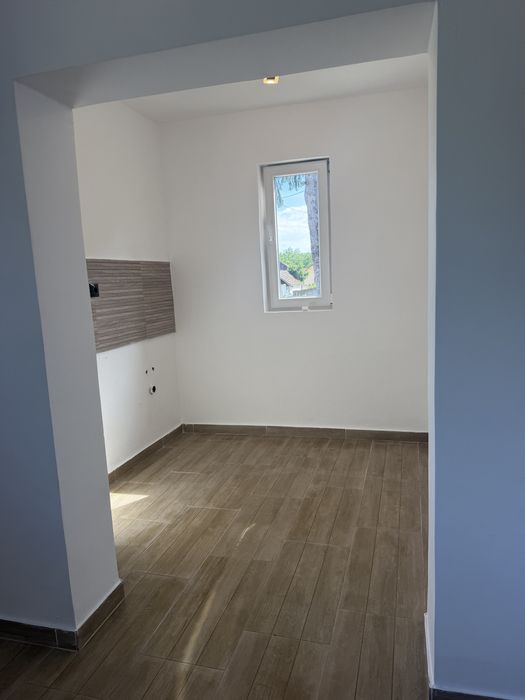 Vand casa cu teren