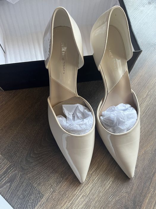 Нови елегатни обувки