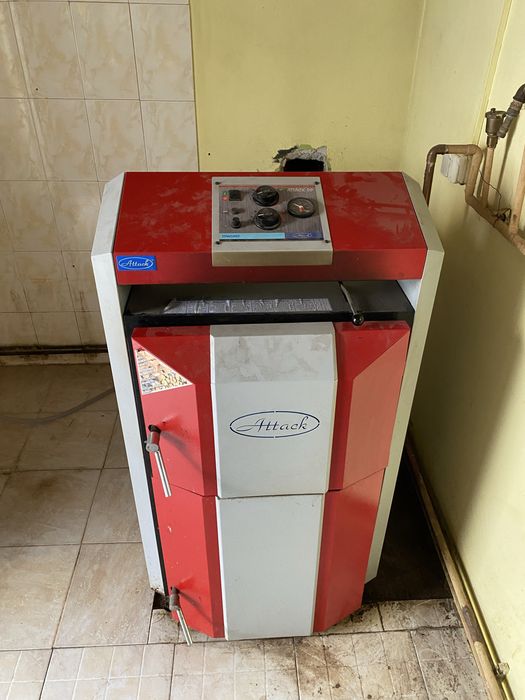 Centrală termică pe lemne Attack DP 25 kW + 2 pompe Grundfos – stare foarte bună