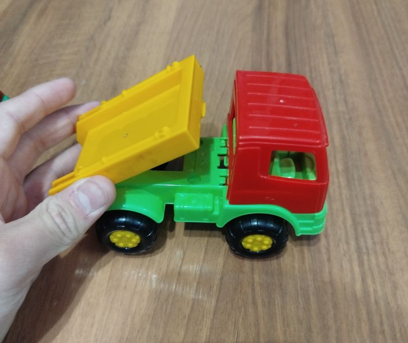 Игрушки (машинки)