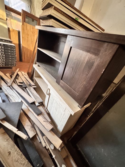 Mobilier din lemn masiv