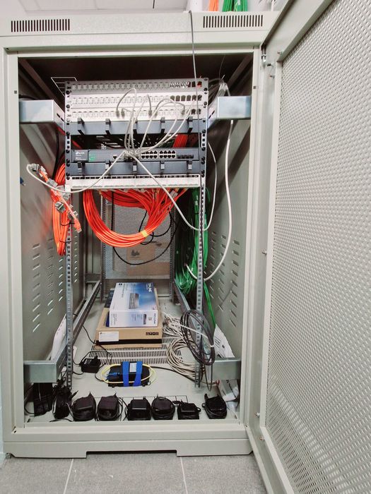 Cabinet/Dulap Server Rack, 19" 24U